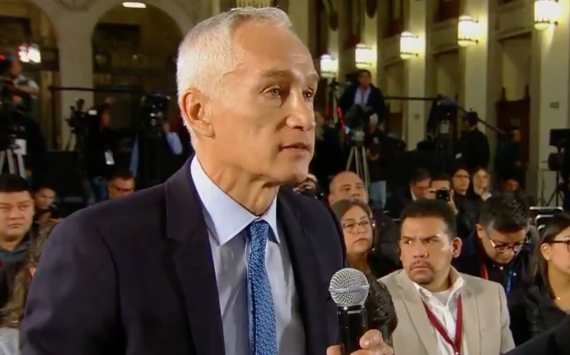 VIDEO: Reaparece Jorge Ramos en la 'Mañanera' y así cuestiona a AMLO