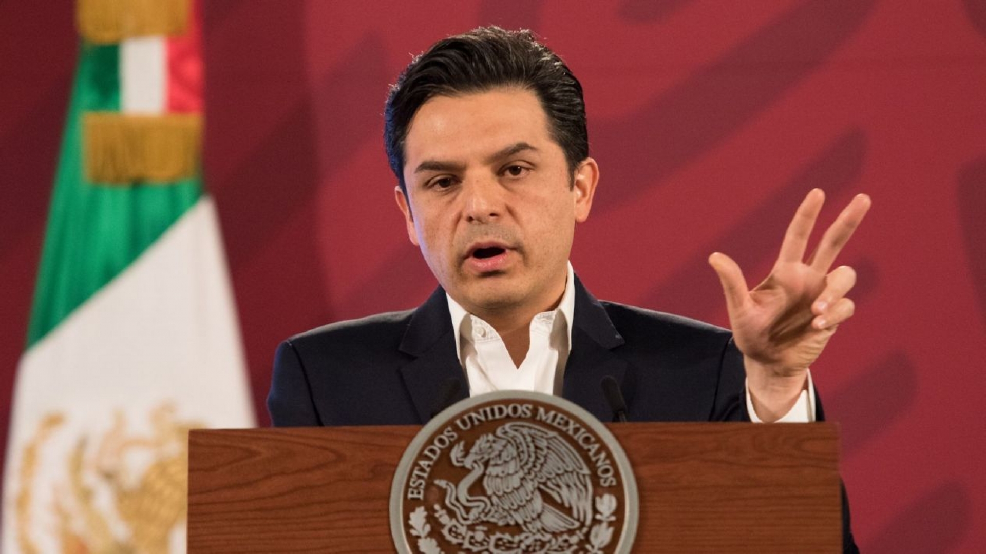 Zoé Robledo, director del IMSS, da positivo a COVID-19; el viernes estuvo con AMLO en 'la mañanera'