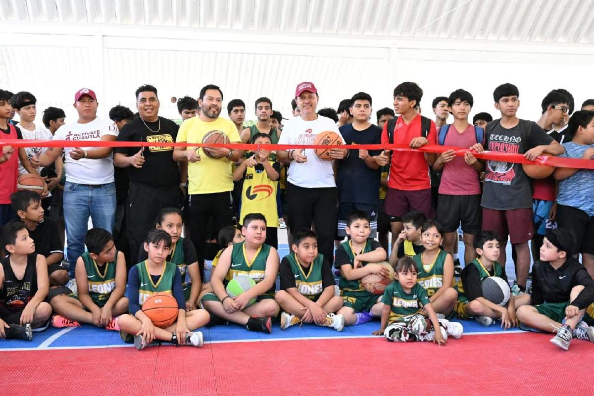 Inauguran canchas techadas de basquetbol en Cuautla