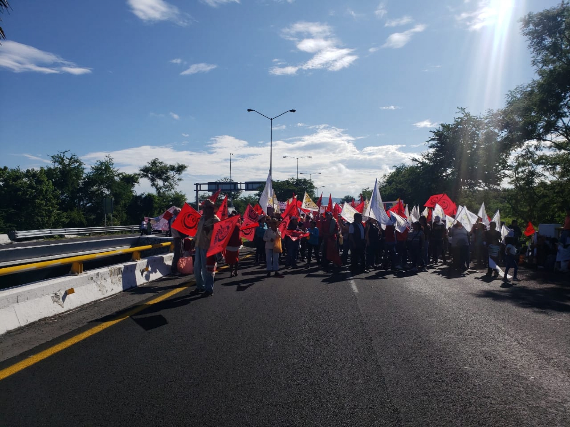 Retiran campesinos bloqueos carreteros en Morelos; mantendrán movilizaciones