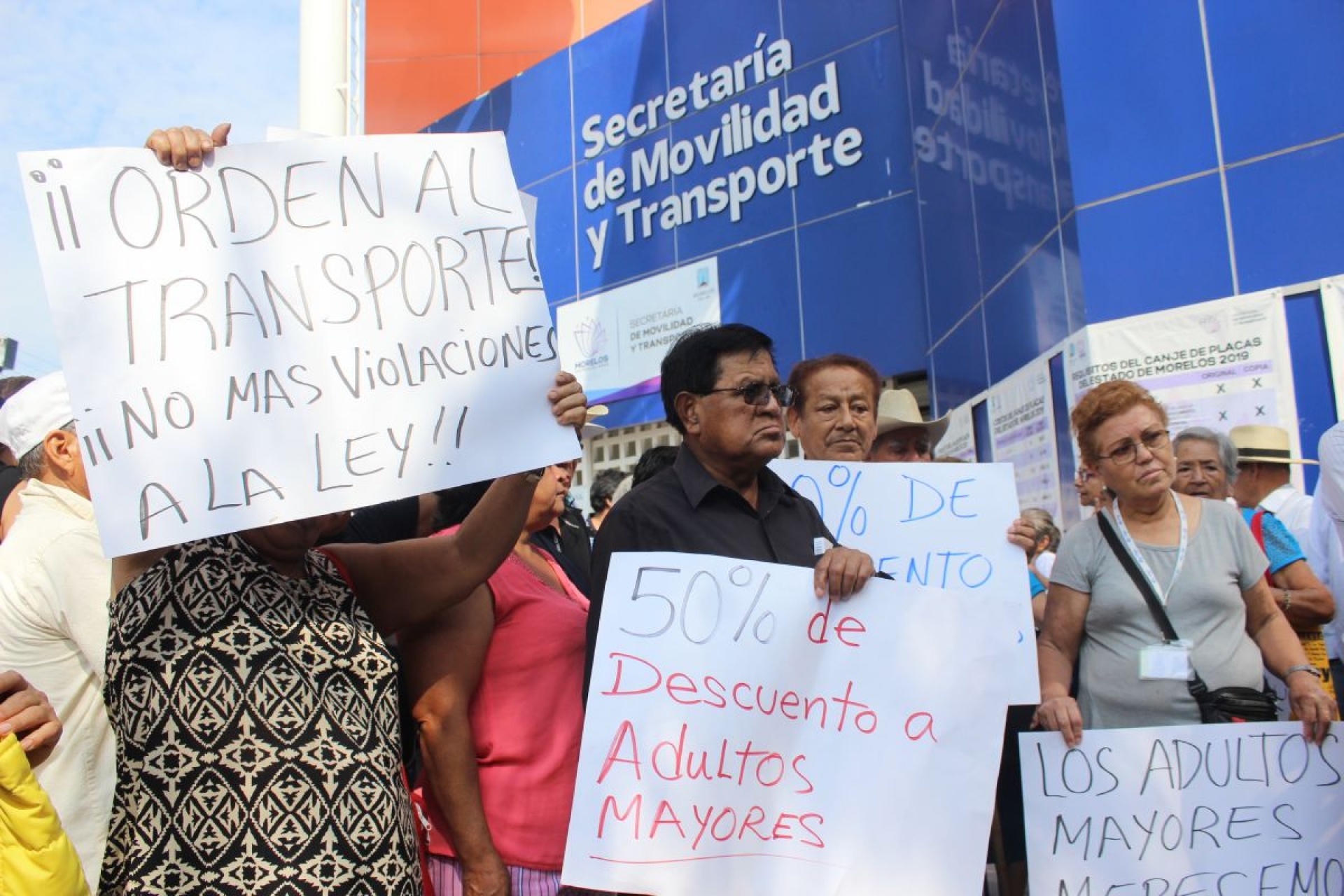 Exigen sancionar a ruteros que nieguen descuentos a ancianos