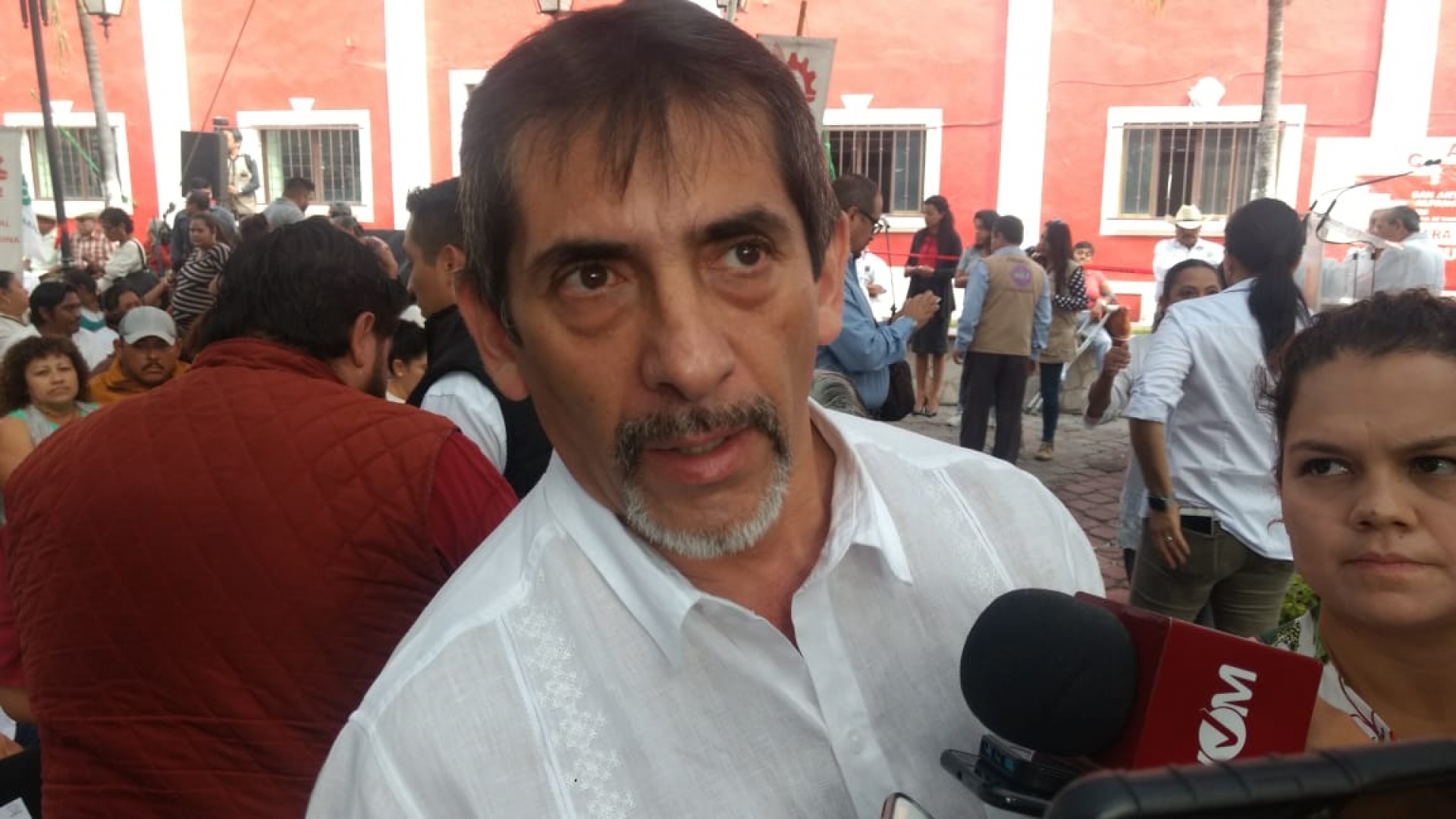 Refiere secretario de Salud que hospitales atraviesan crisis