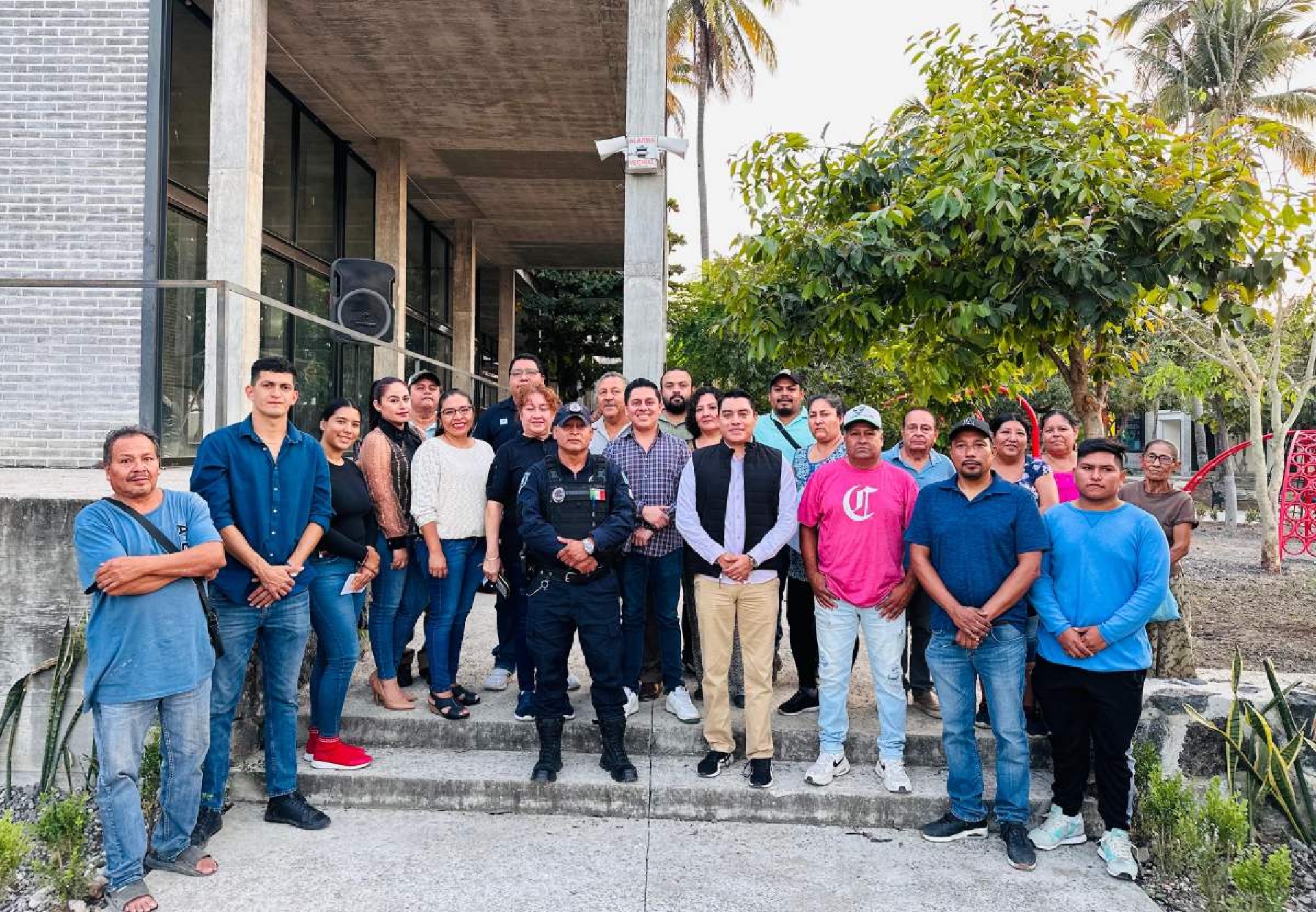 Entregan alarma vecinal en el poblado de El Higuerón