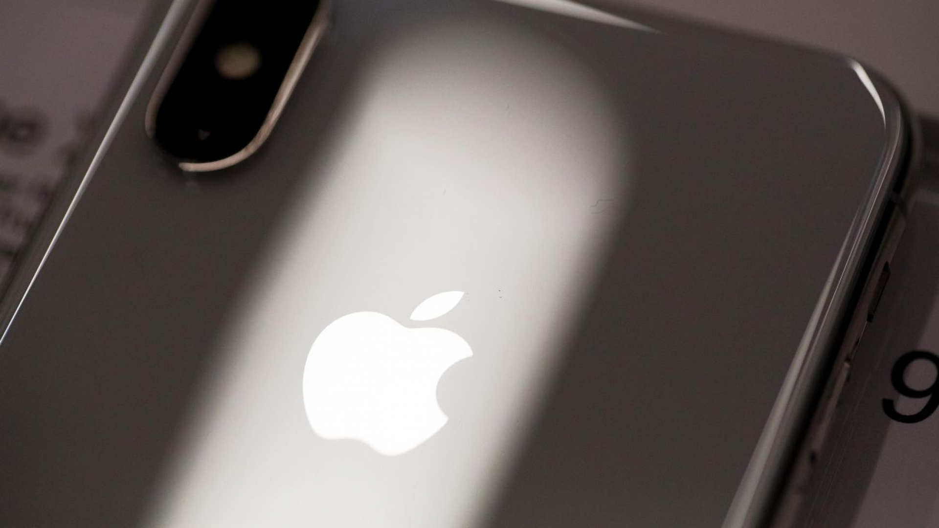 Apple alcanza máximo histórico y se acerca al billón de dólares en valor de mercado