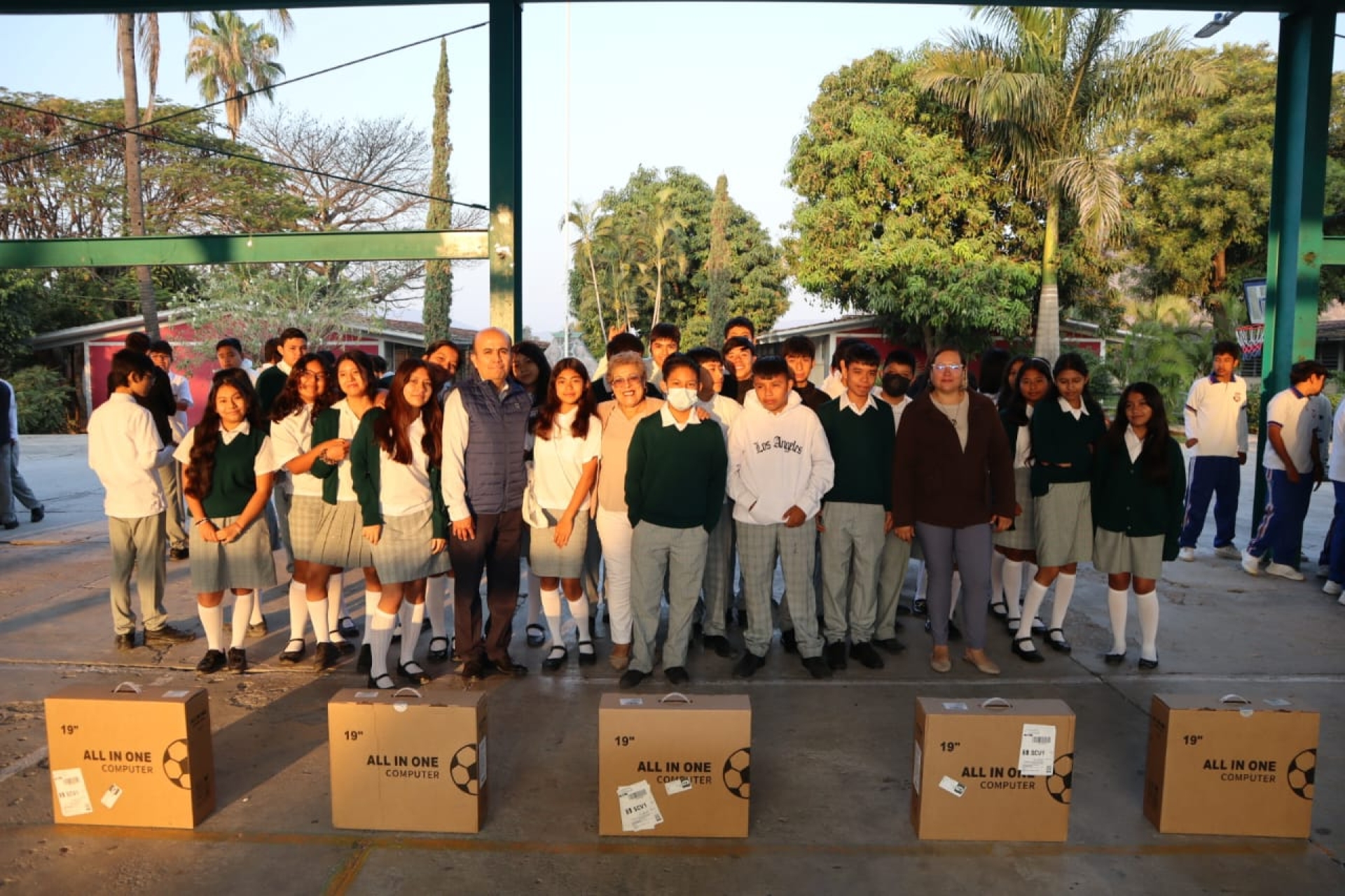 Impulsa diputada Ruth Rodríguez fortalecimiento tecnológico en planteles educativos de Ayala y Tlaltizapán