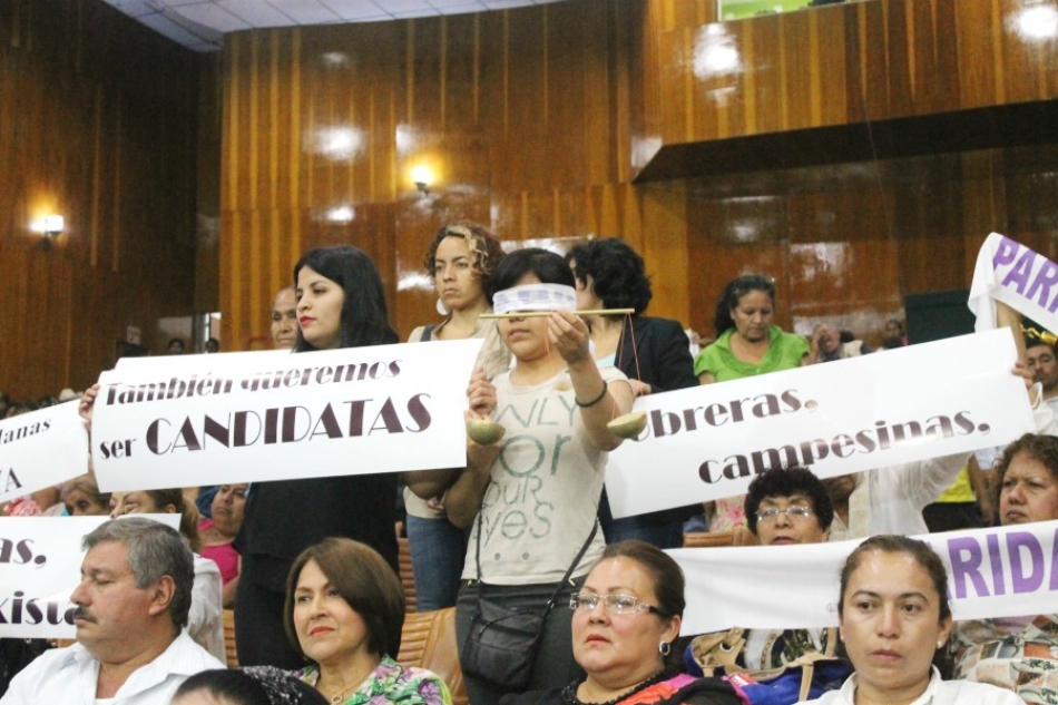En Parlamento de la Mujer protestan por falta de equidad de género en candidaturas