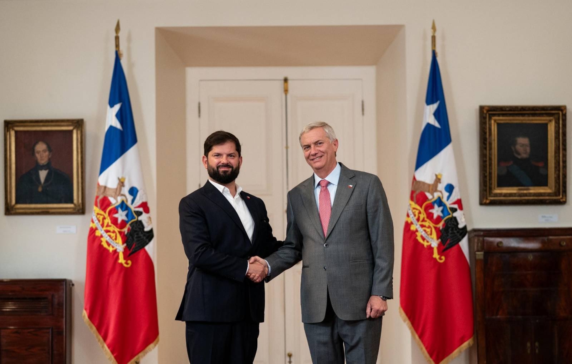 Boric y Kast se reúnen para coordinar transición presidencial en Chile