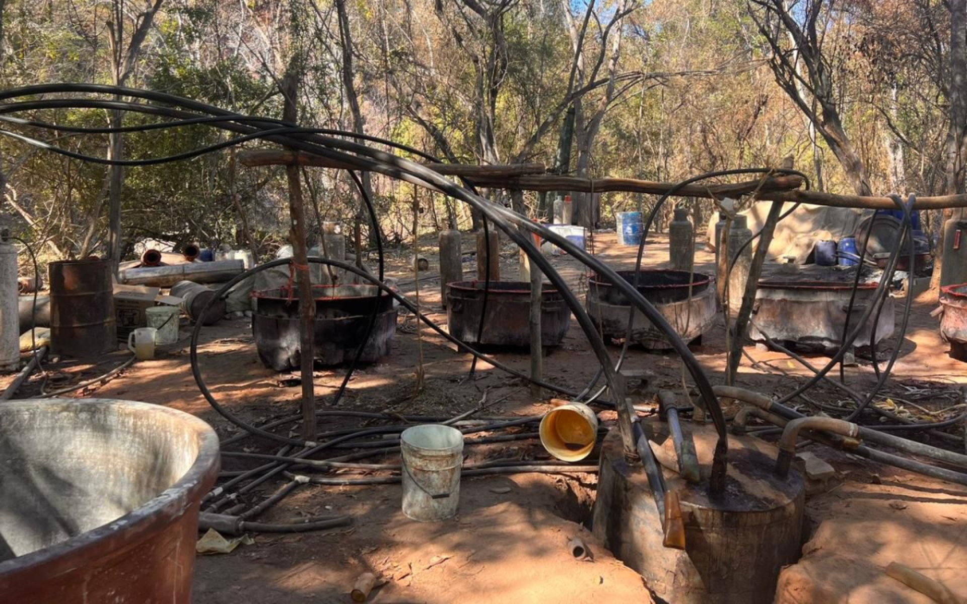 Desmantelan en Sinaloa 'narcolaboratorio' vinculado a 'Los Mayos'