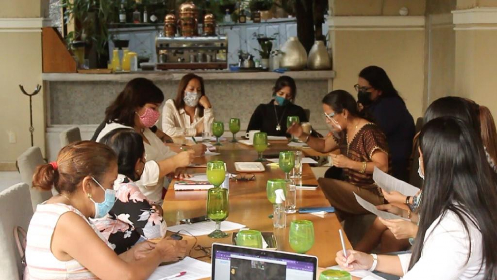 Firman manifiesto para exigir transparencia a partidos