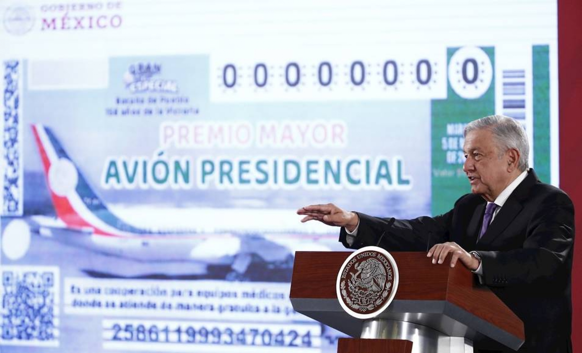 AMLO confirma comprador del avión presidencial tras “éxito” en la rifa