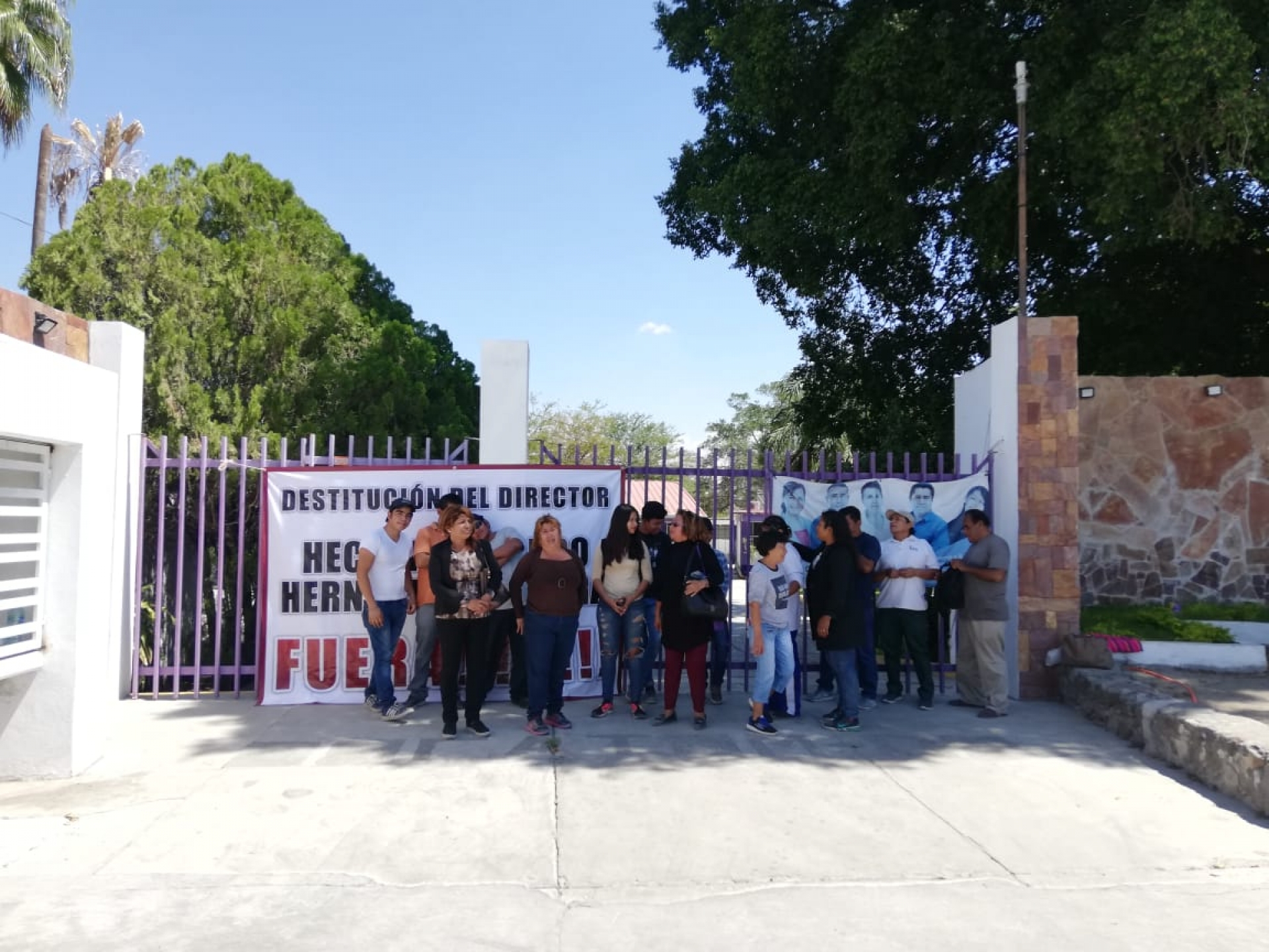Toman plantel del Icatmor en Puente de Ixtla; piden destitución del director