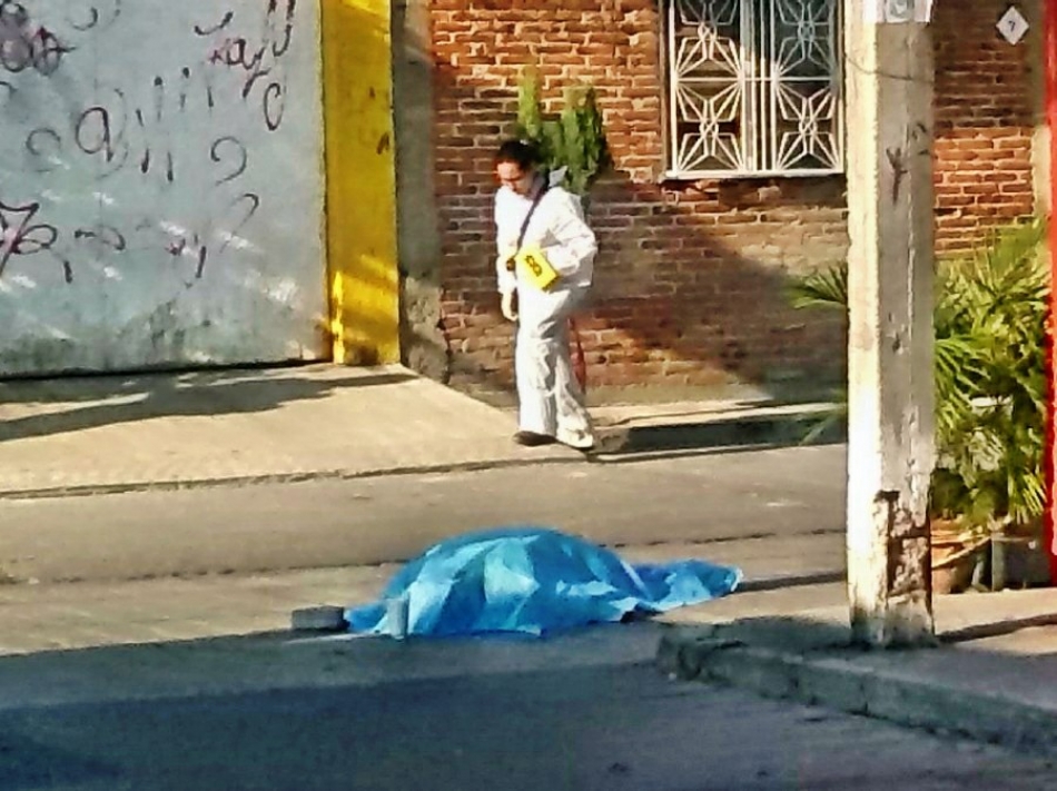 Una mujer fue asesinada de dos balazos en Tejalpa
