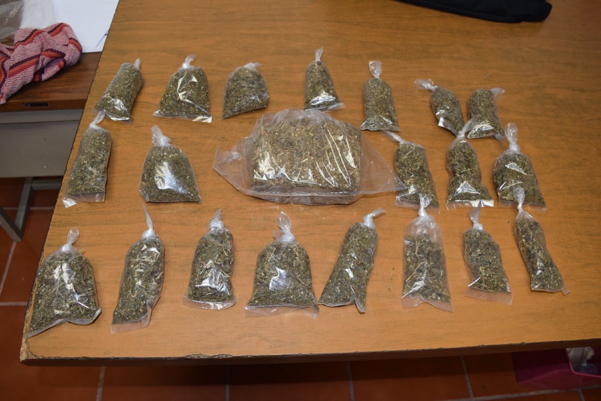Detienen a un hombre en Cuautla con 20 bolsas de marihuana