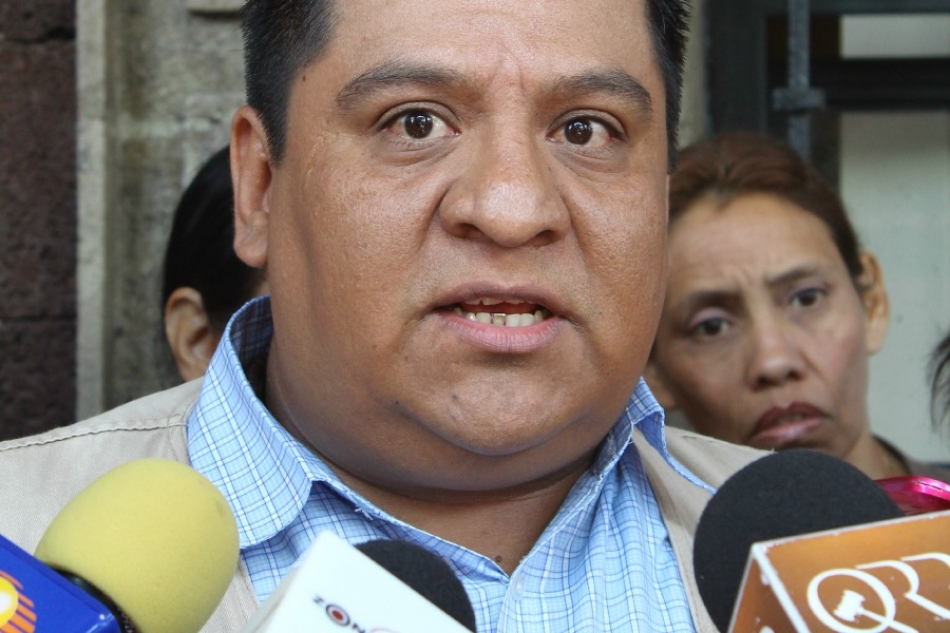 Cita la PGR a líder de opositores al Paso Exprés