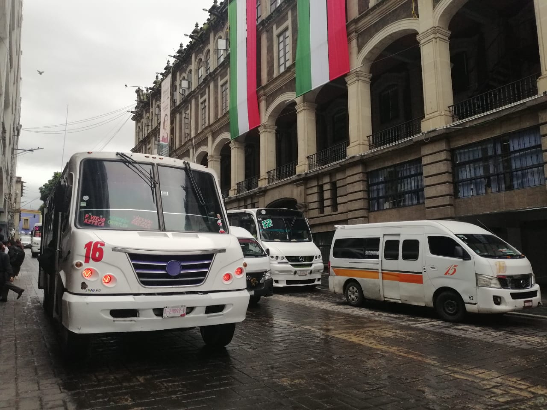 Transportistas protestan de manera pacífica; solicitan ser incluídos en mesas de trabajo sobre posible armonización de Ley General de Movilidad