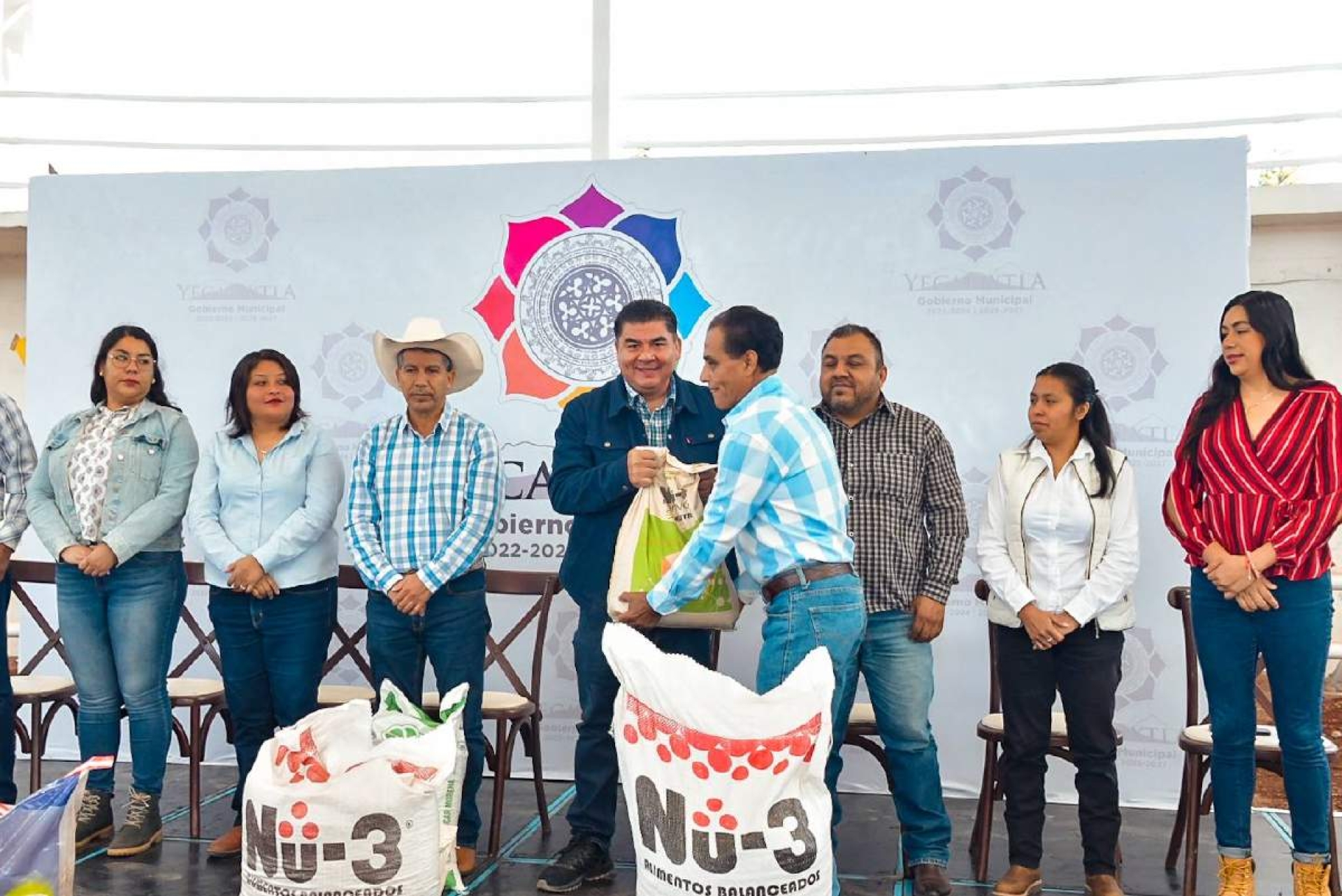 Entrega Yecapixtla apoyos pecuarios y apícolas