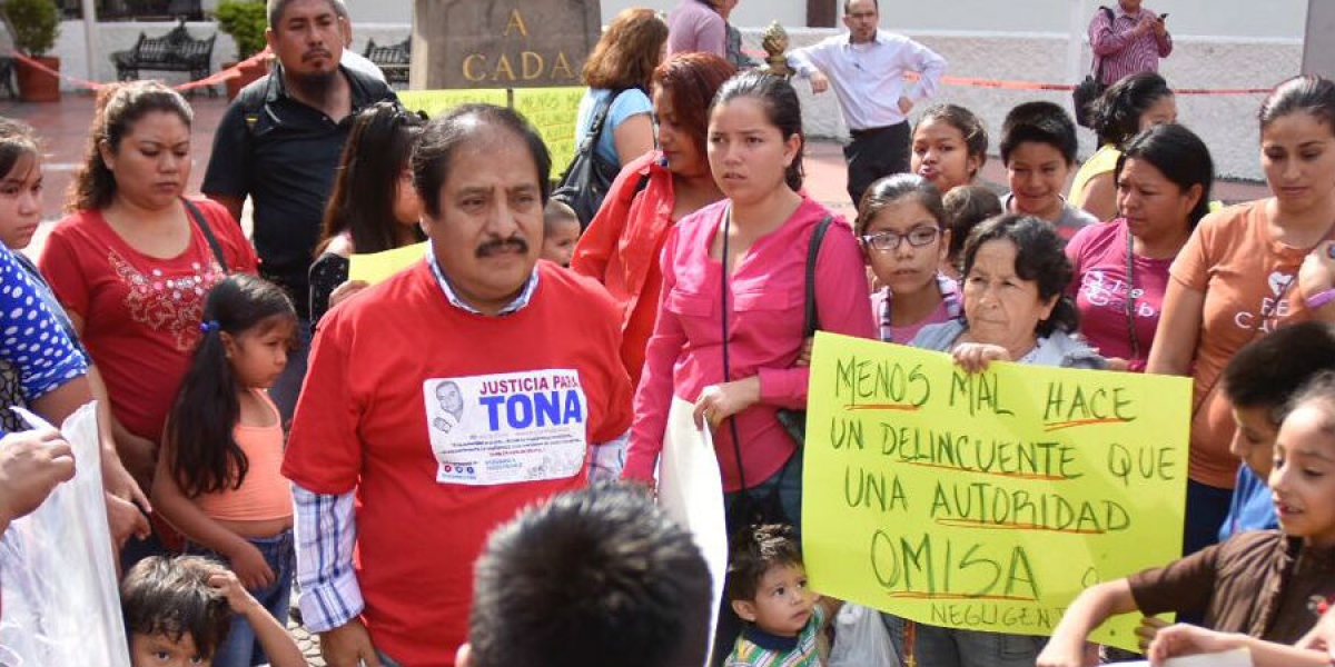Se manifiesta padre del joven Tona en el TSJ; denuncia exclusión de pruebas