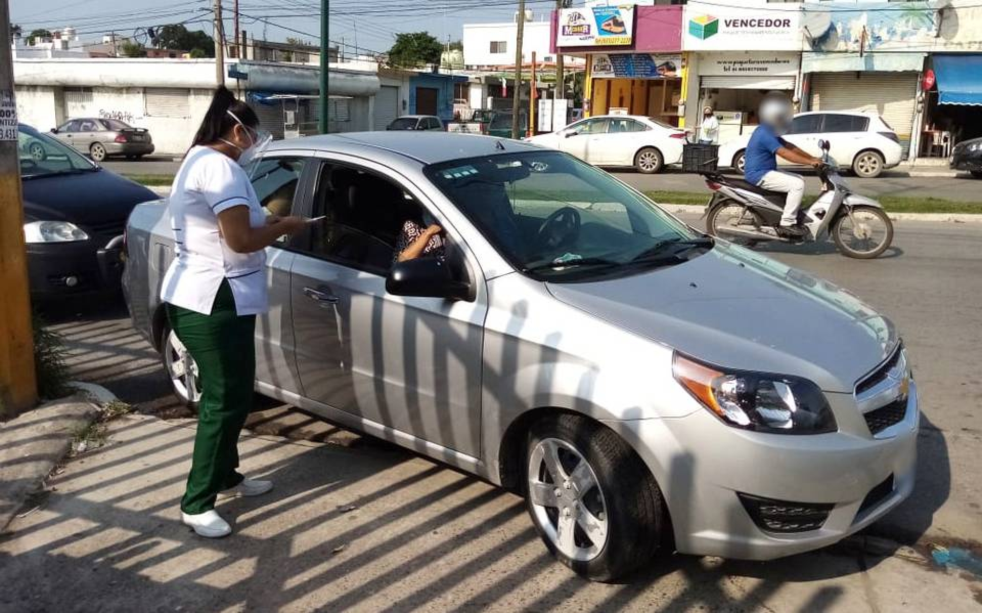 Chihuahua implementa vacunación desde el automóvil