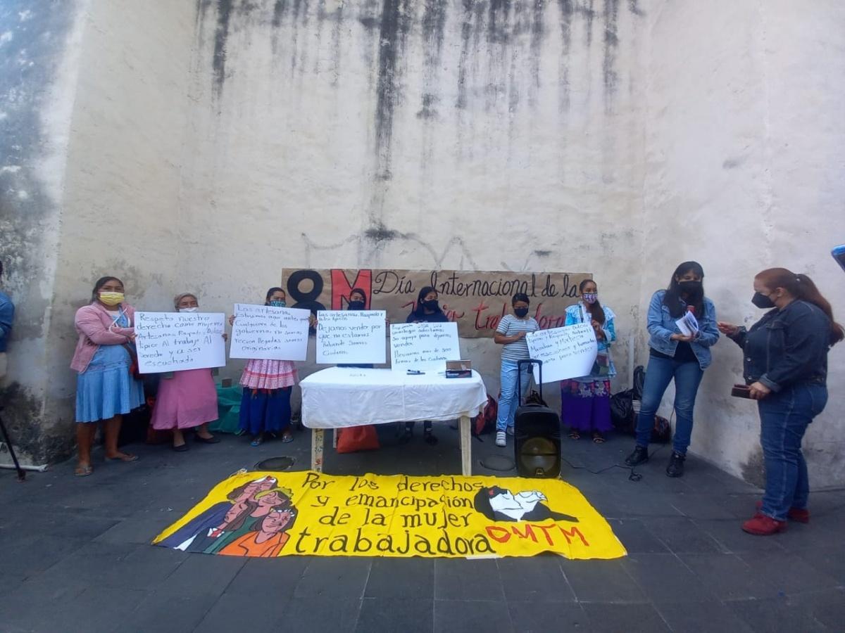Artesanas demandan se les permita vender frente a la catedral
