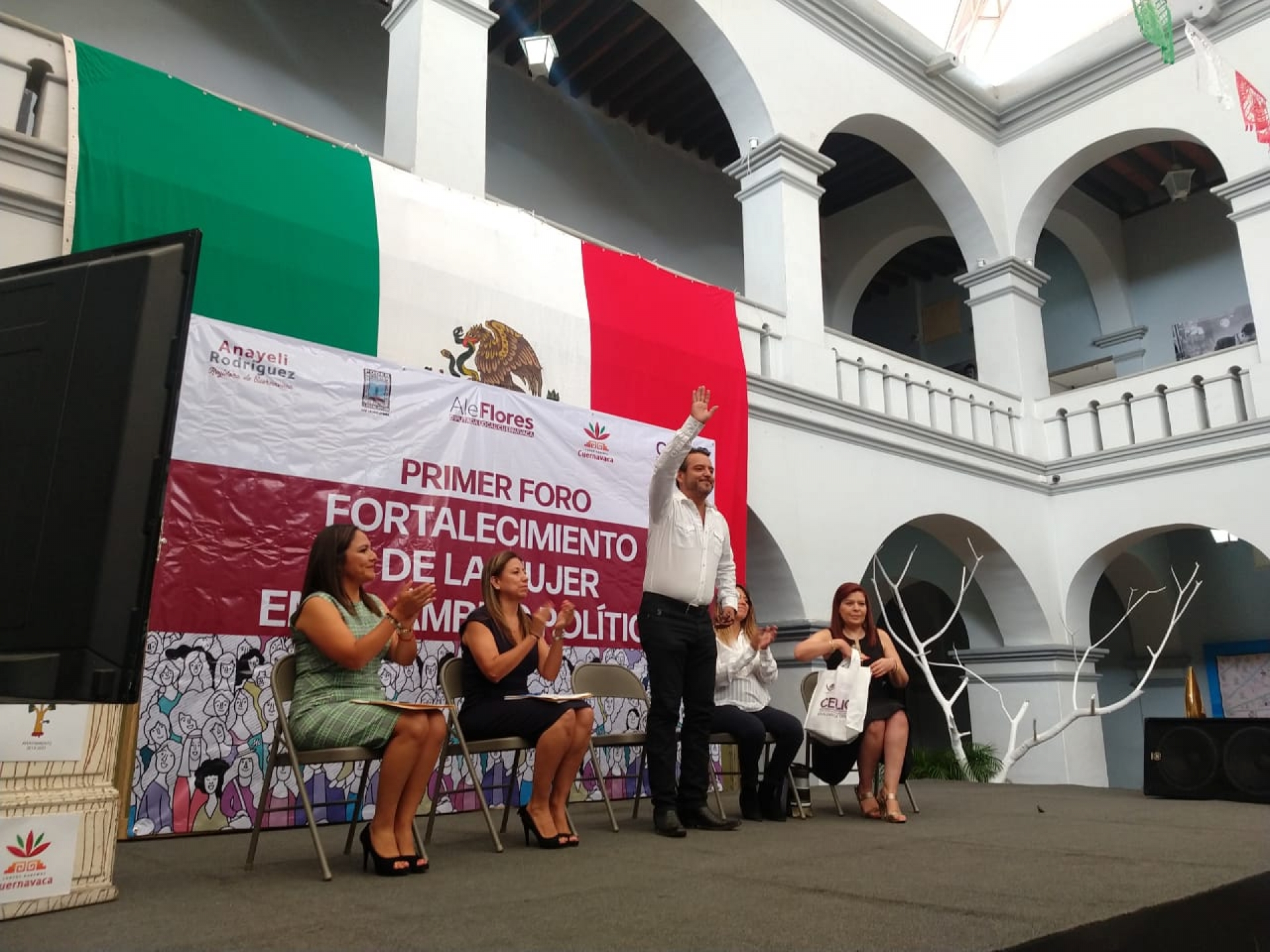 Encabeza edil capitalino foro de fortalecimiento de la mujer en el ámbito político