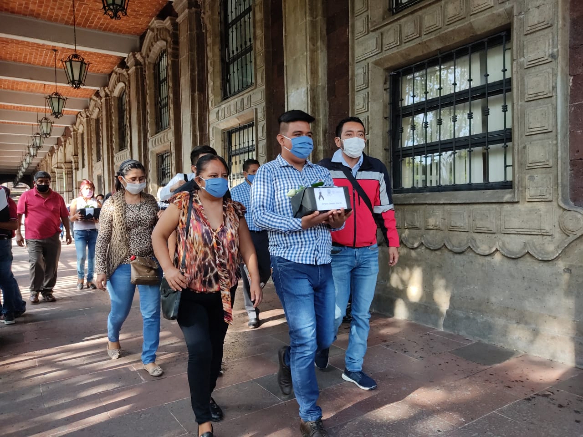 Entregan a familiares restos de 16 morelenses fallecidos por covid-19 en Nueva York