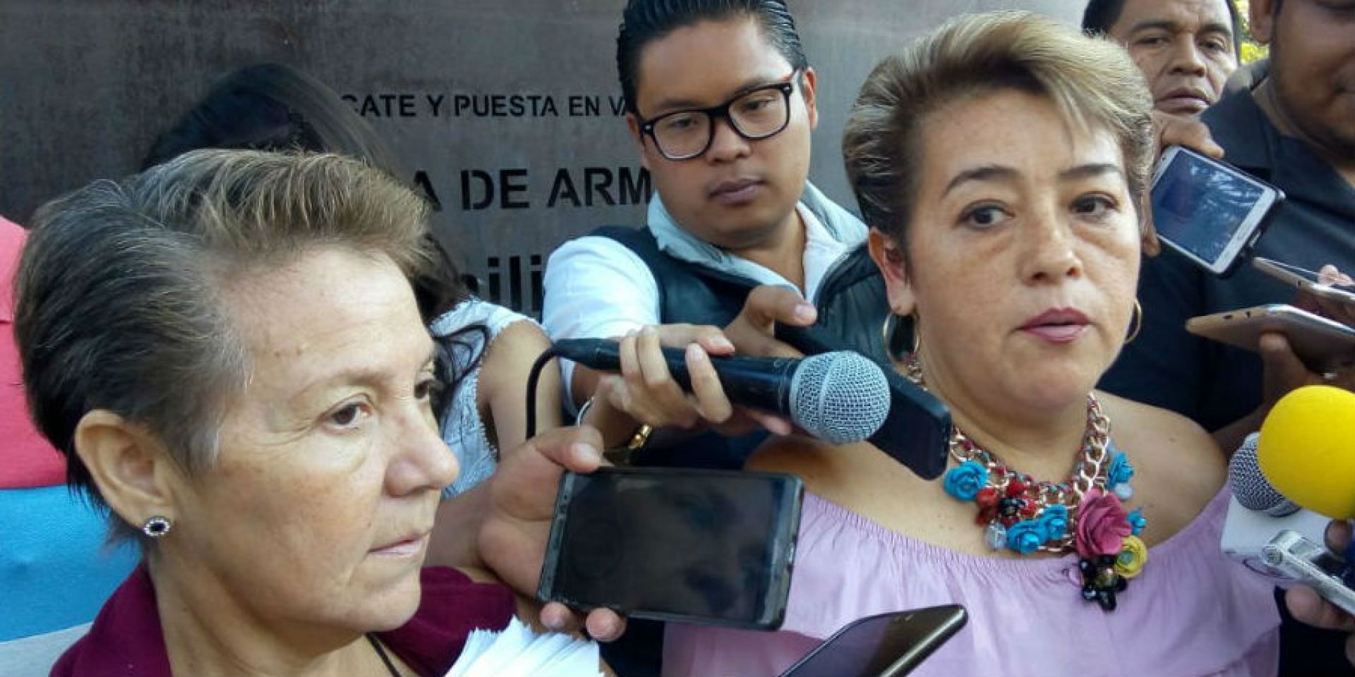 Indican familiares de Oliver Wenceslao que FGE programó inhumación de 353 cuerpos para marzo