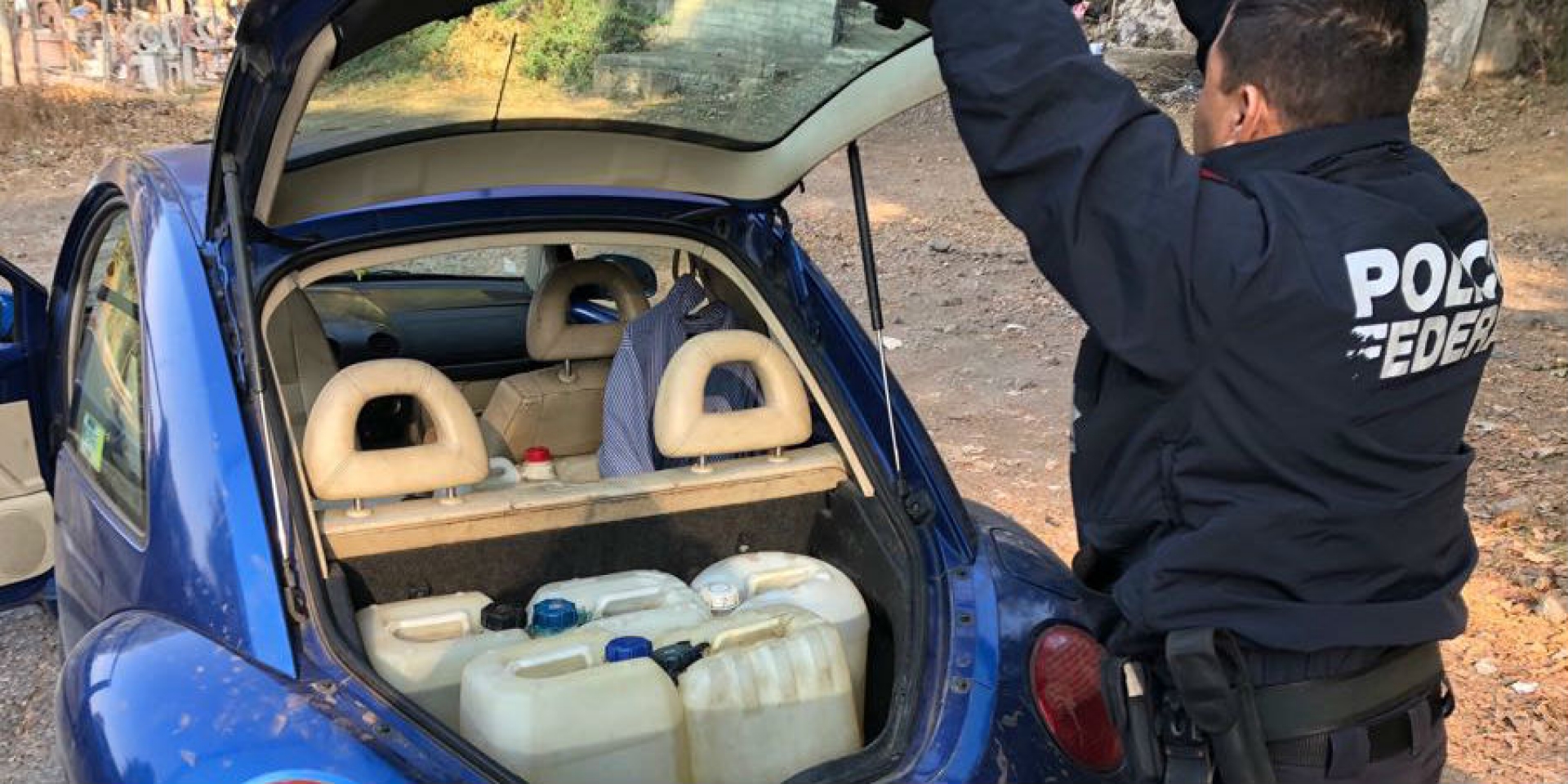 Detiene PF a una persona que presuntamente transportaba 330 litros de hidrocarburo