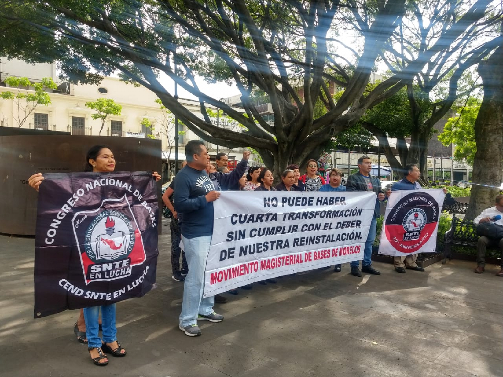 Nuevamente pide MMB la reinstalación de maestros cesados