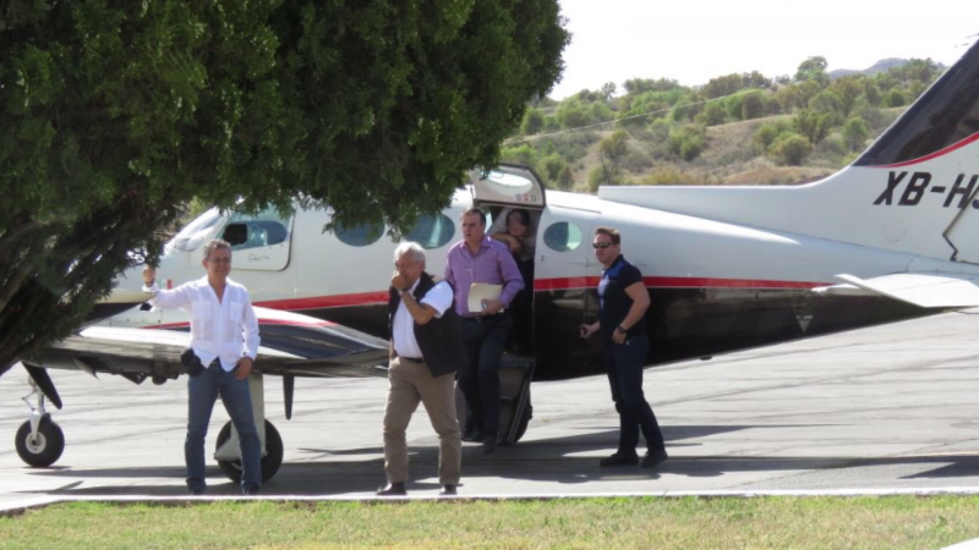 Equipo de AMLO revela cuánto gastó en renta de avioneta