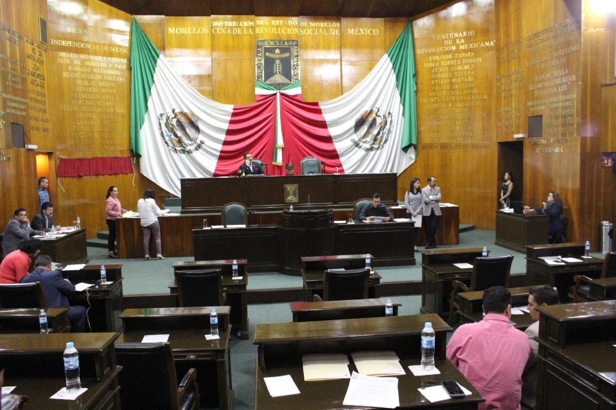 Proponen tipificar como delito la “violencia política” contra mujeres
