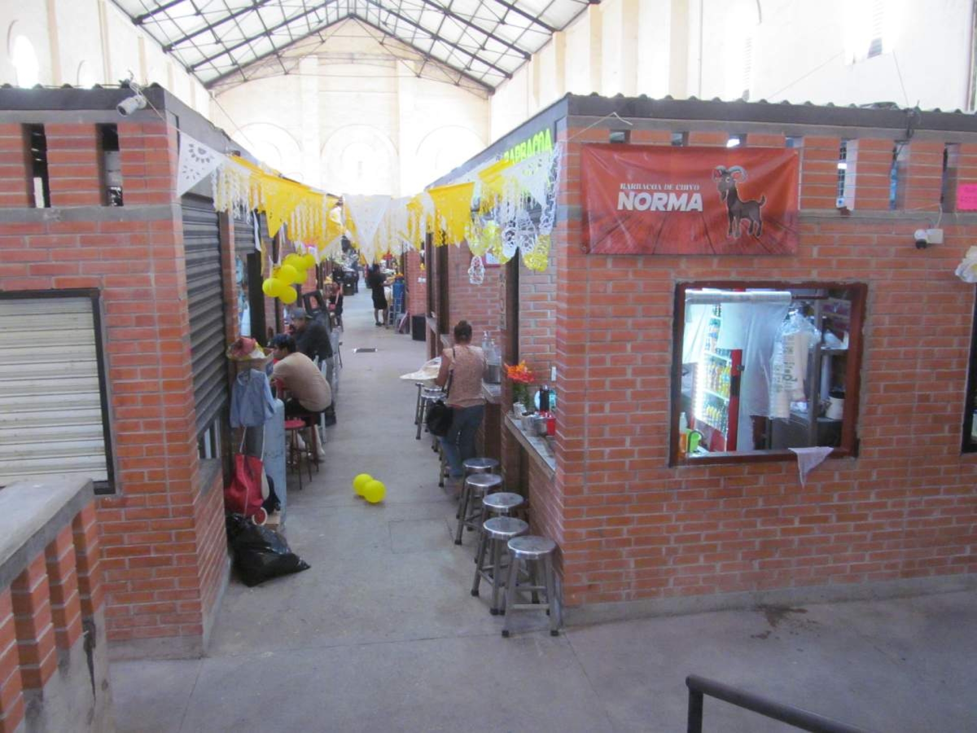 Devuelven dinero a comerciantes del mercado de Zacatepec