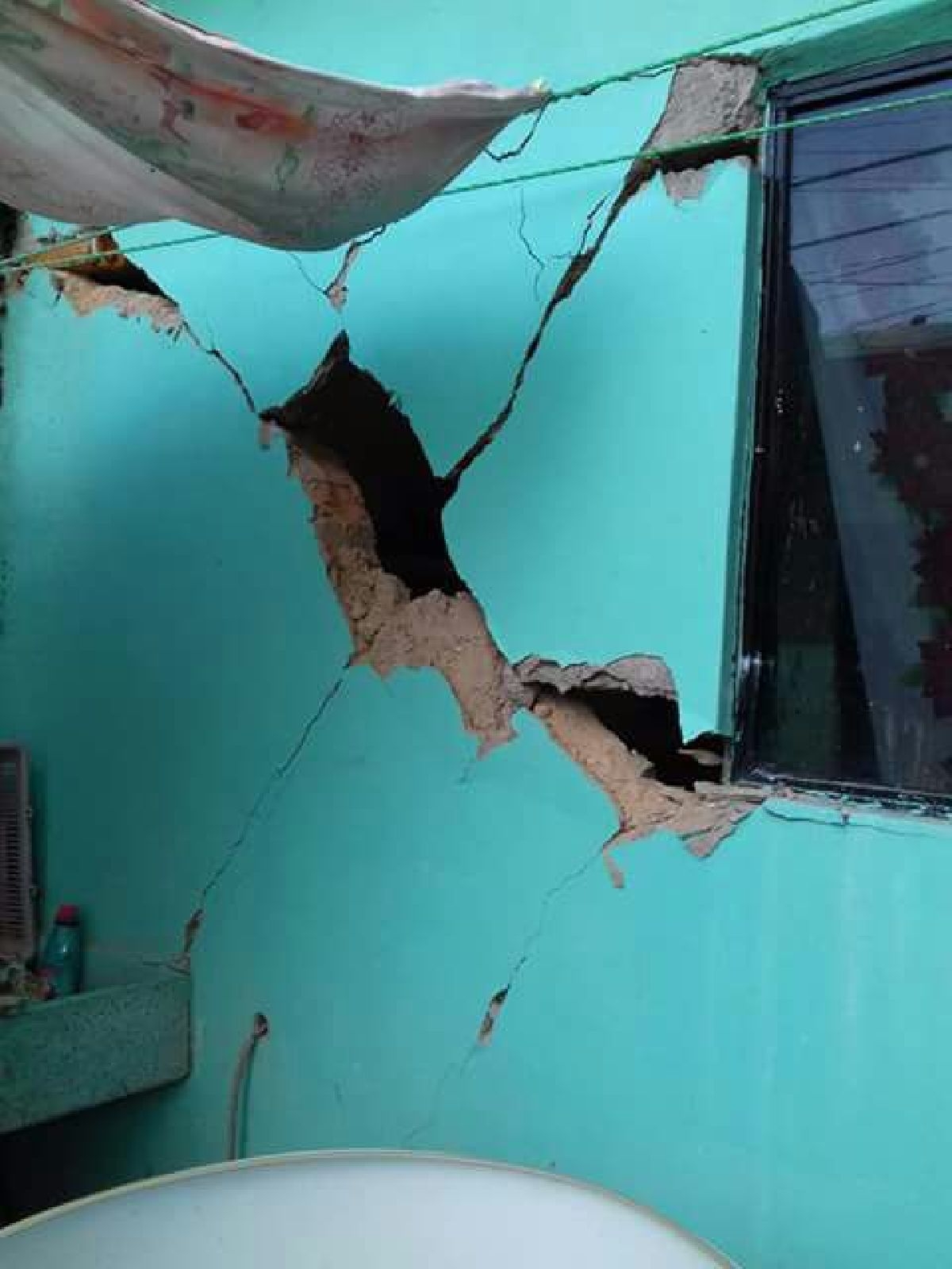 Una agente de la Policía Morelos fue desalojada de su casa