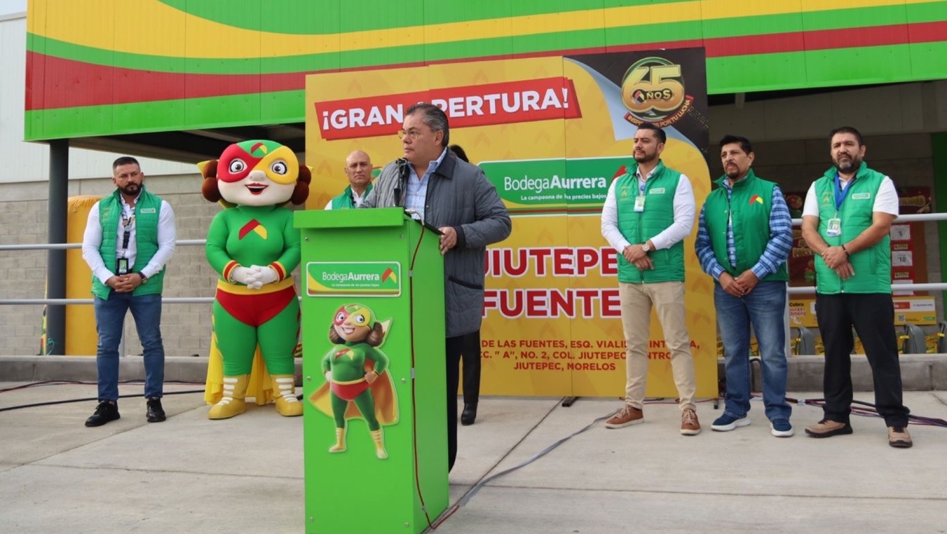 Participa edil de Jiutepec en inauguración de tienda 'Bodega Aurrera'