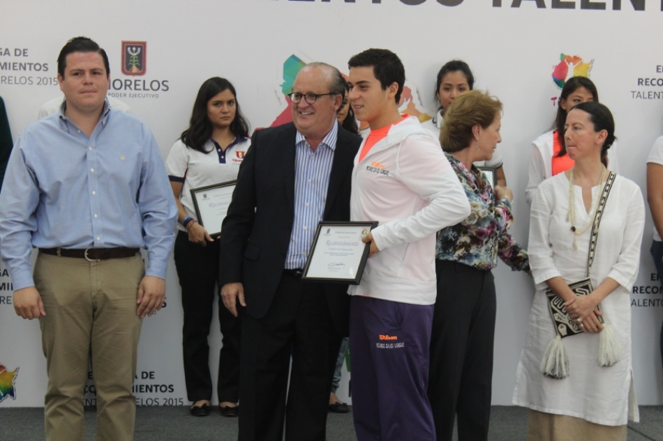 Reconocen su talento