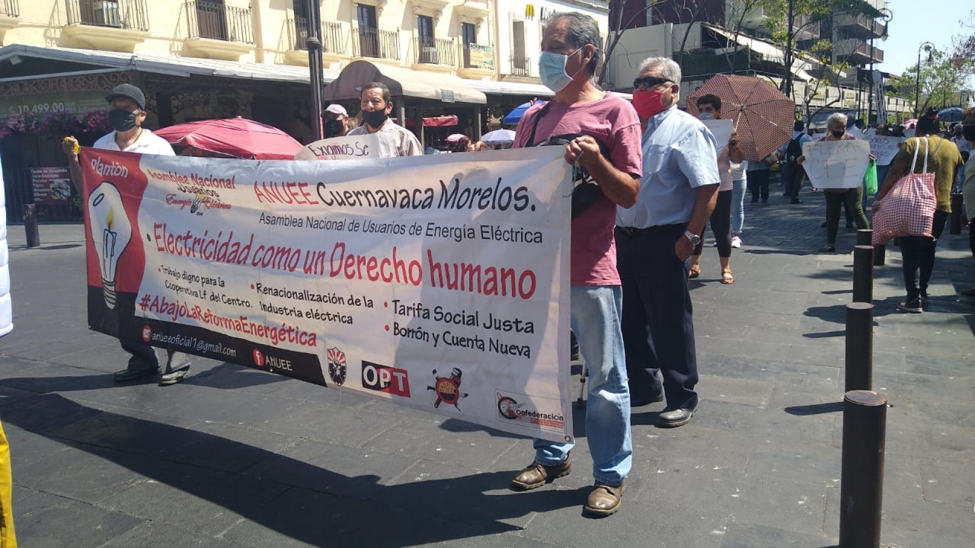 Se manifiesta la ANUEE ante Profeco, en Cuernavaca