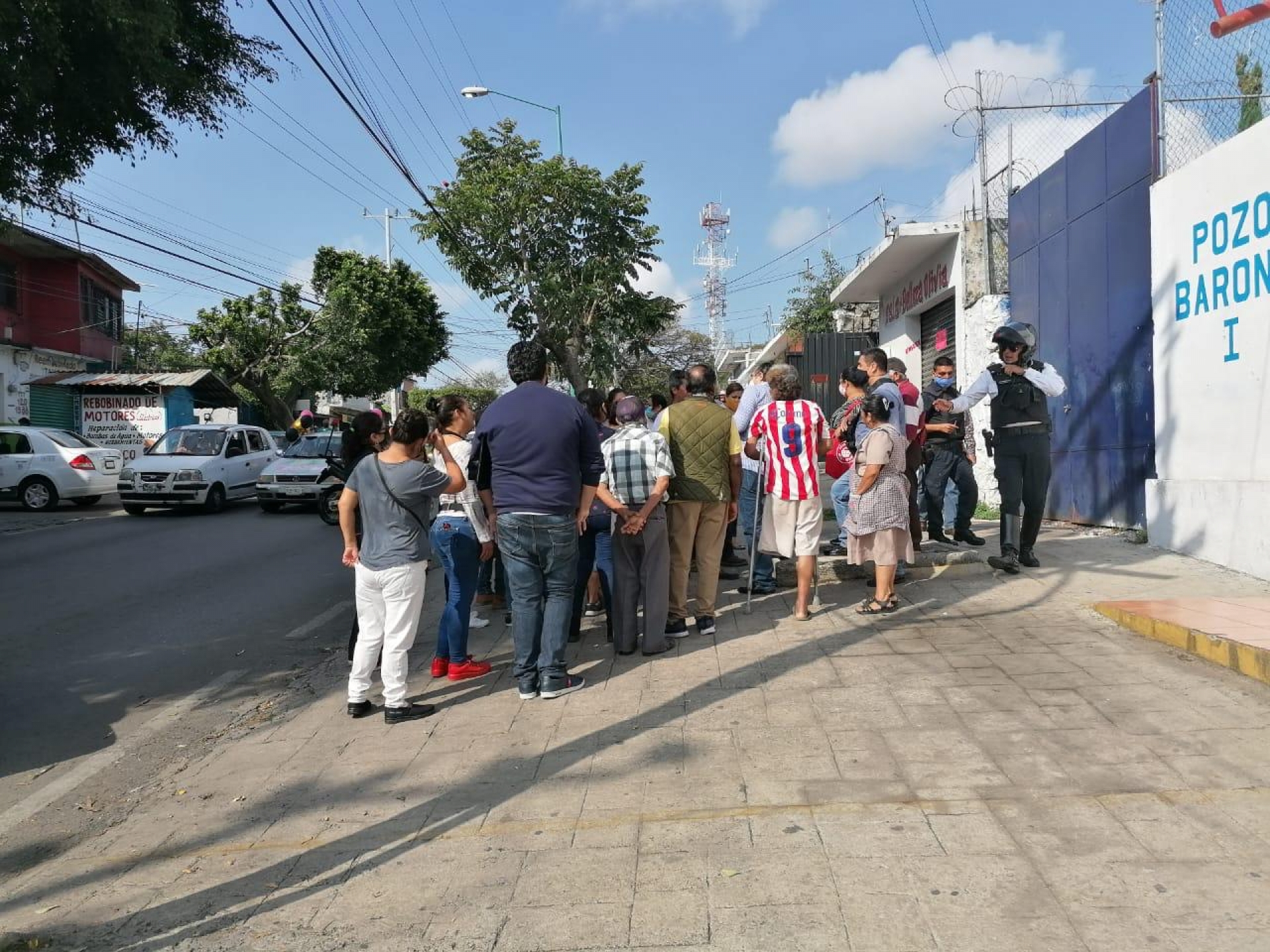 Señala SAPAC que se atenderán inquietudes de vecinos de la colonia Antonio Barona