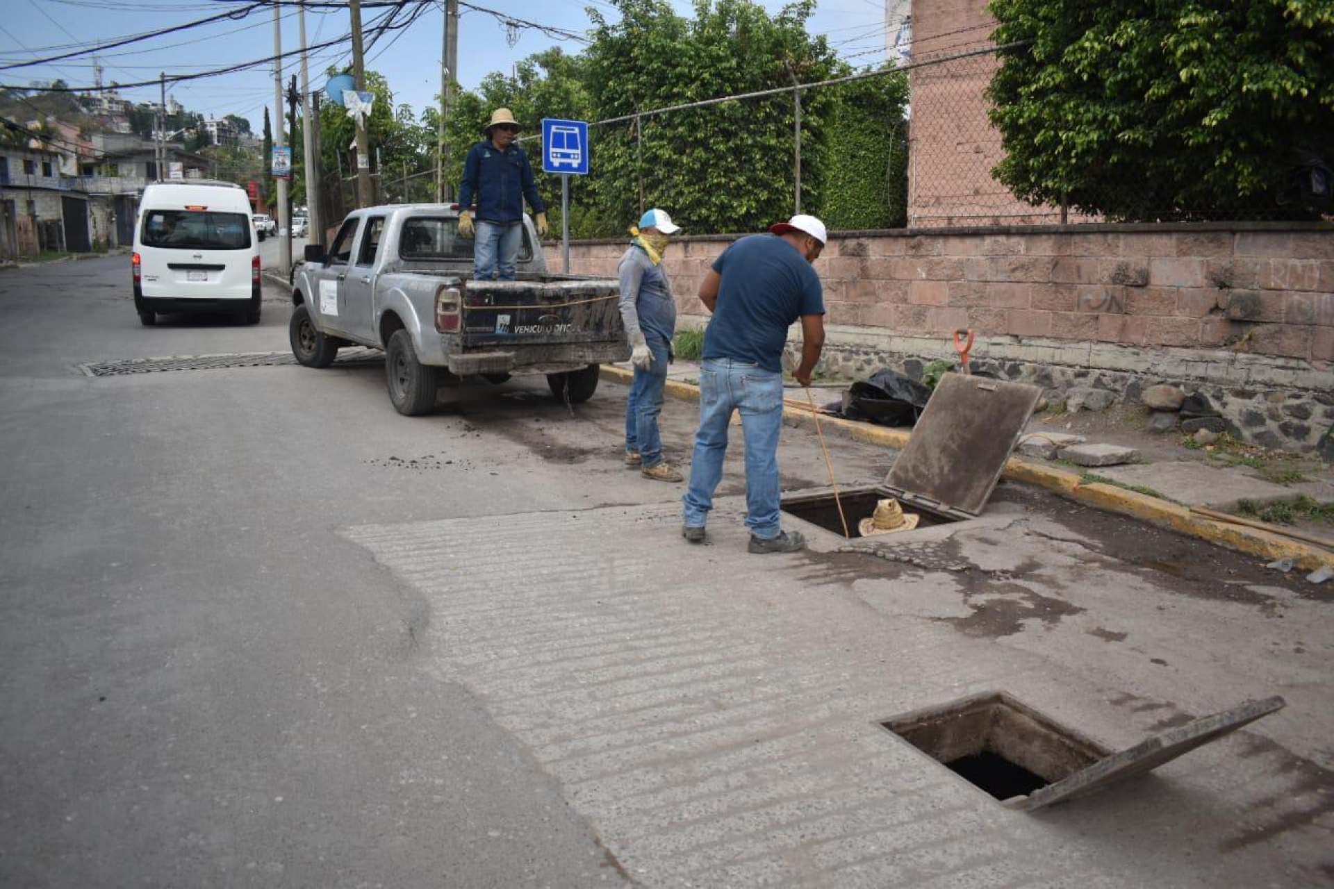 Limpian y desazolvan alcantarillas pluviales en Jiutepec