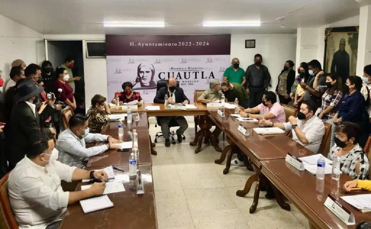 Cabildo de Cuautla logran reconciliación y retoma sesiones
