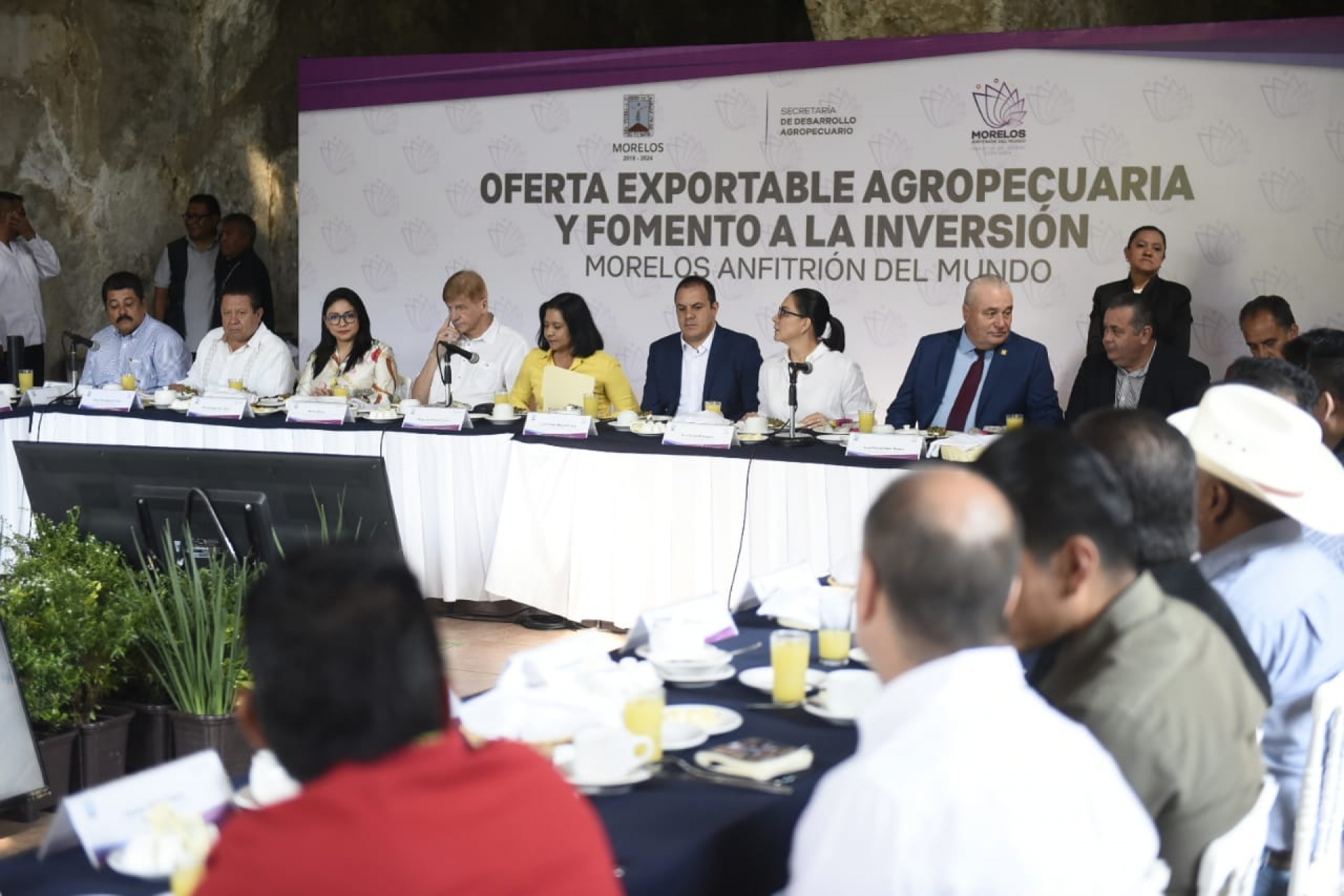 Preside gobernador reunión de productores con embajadores y empresarios del ramo agrícola