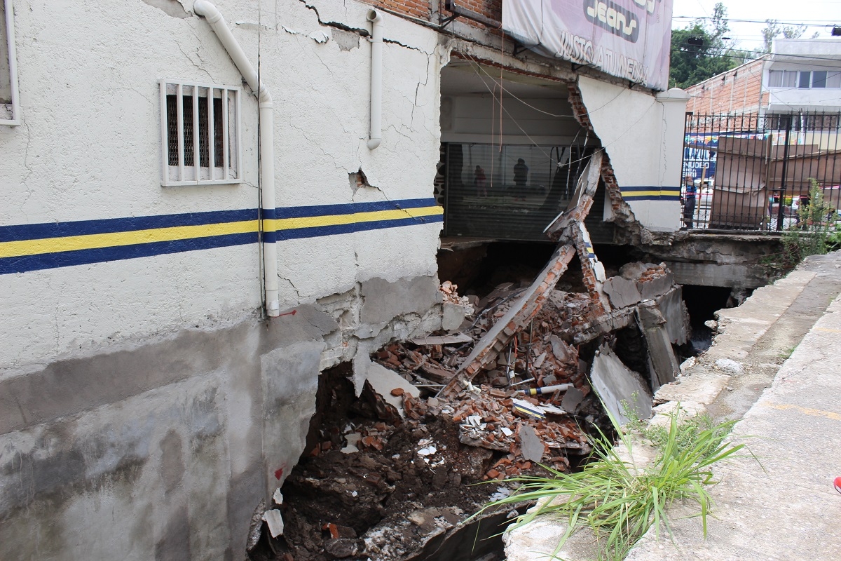 Comerciantes exigen reabrir tramo de la avenida López Mateos