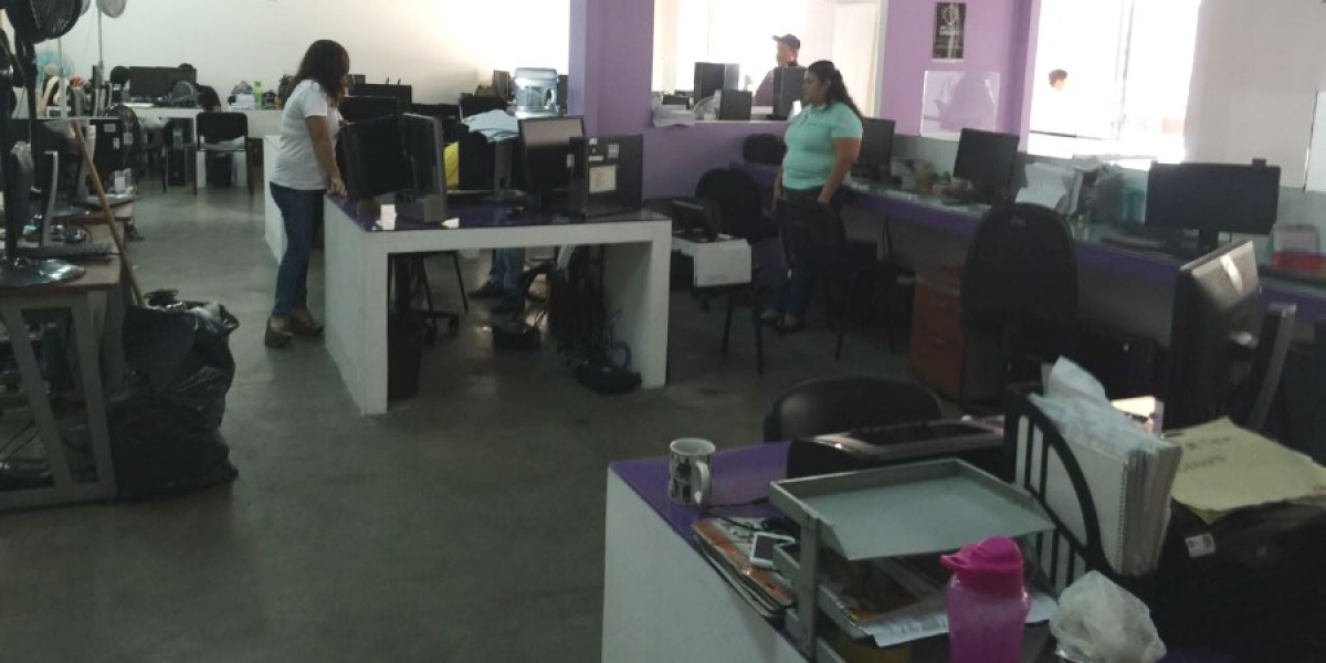 Suspenden labores en la SMyT por inundación en oficinas