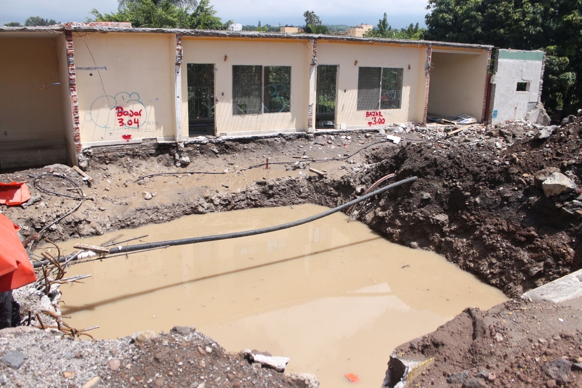 Las 126 familias afectadas por el Paso Exprés esperan respuesta de la SCT