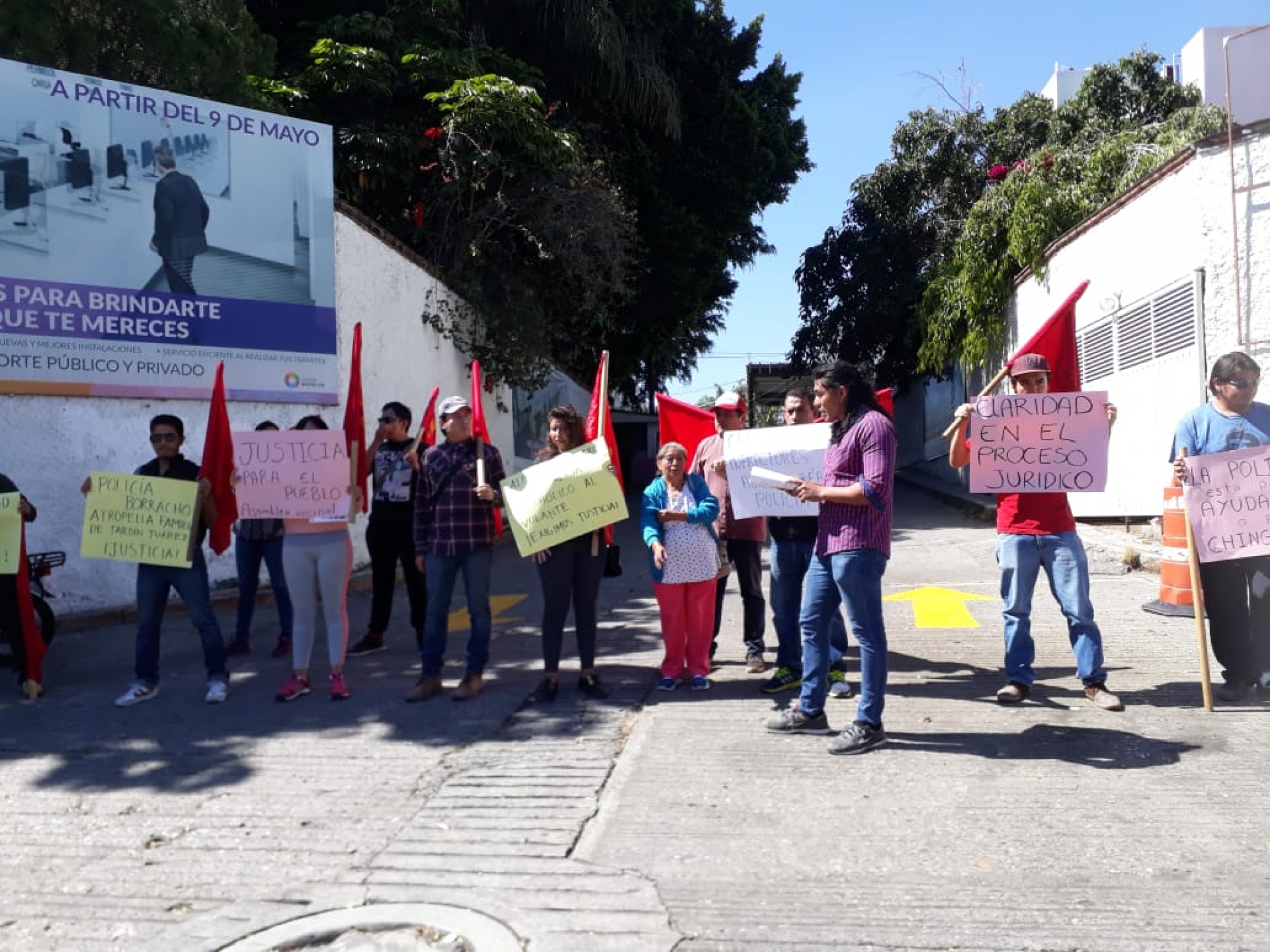Protestan en la FGE vecinos de la colonia Jardín Juárez de Jiutepec