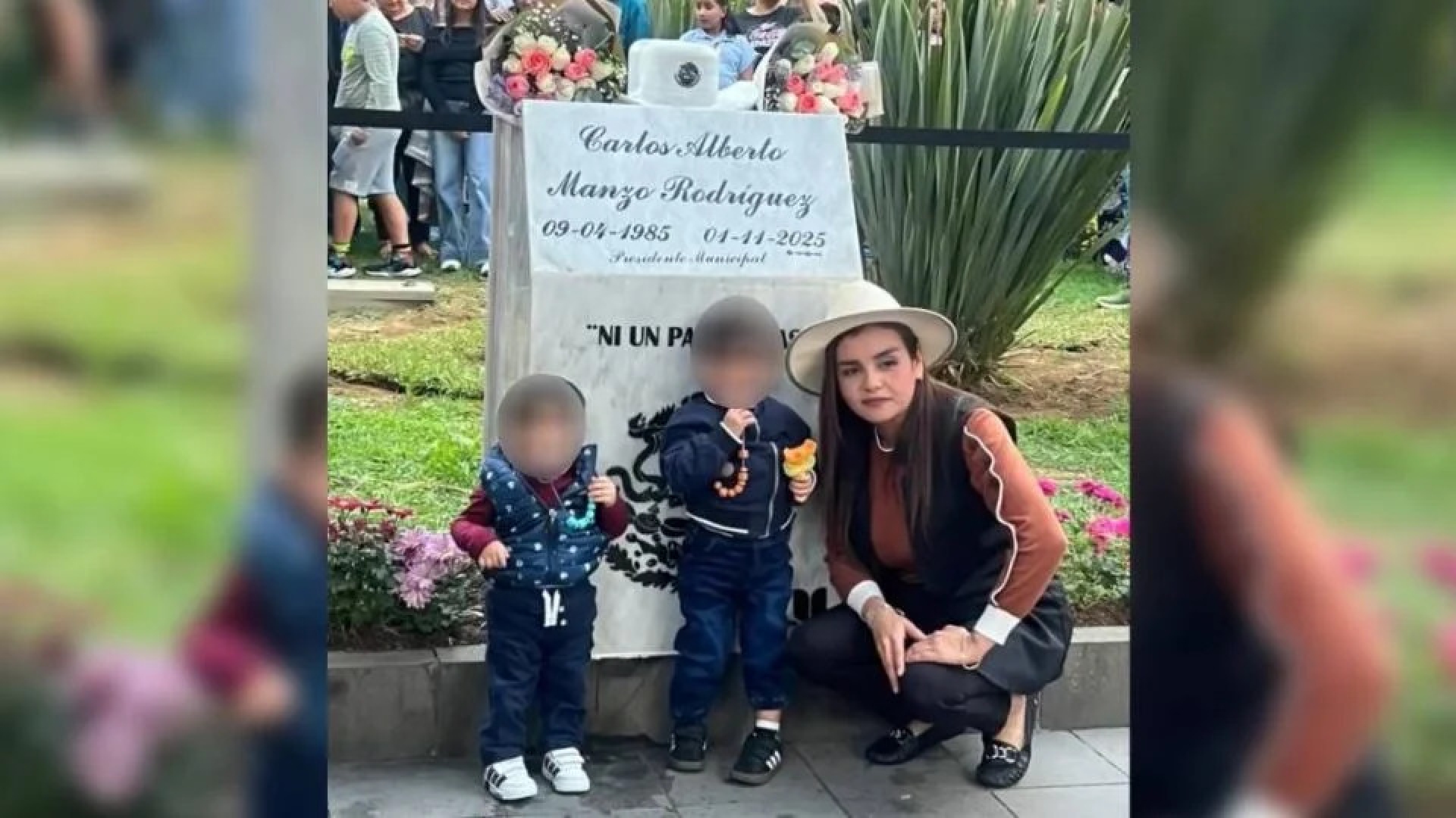 Develan placa en memoria de Carlos Manzo en Uruapan