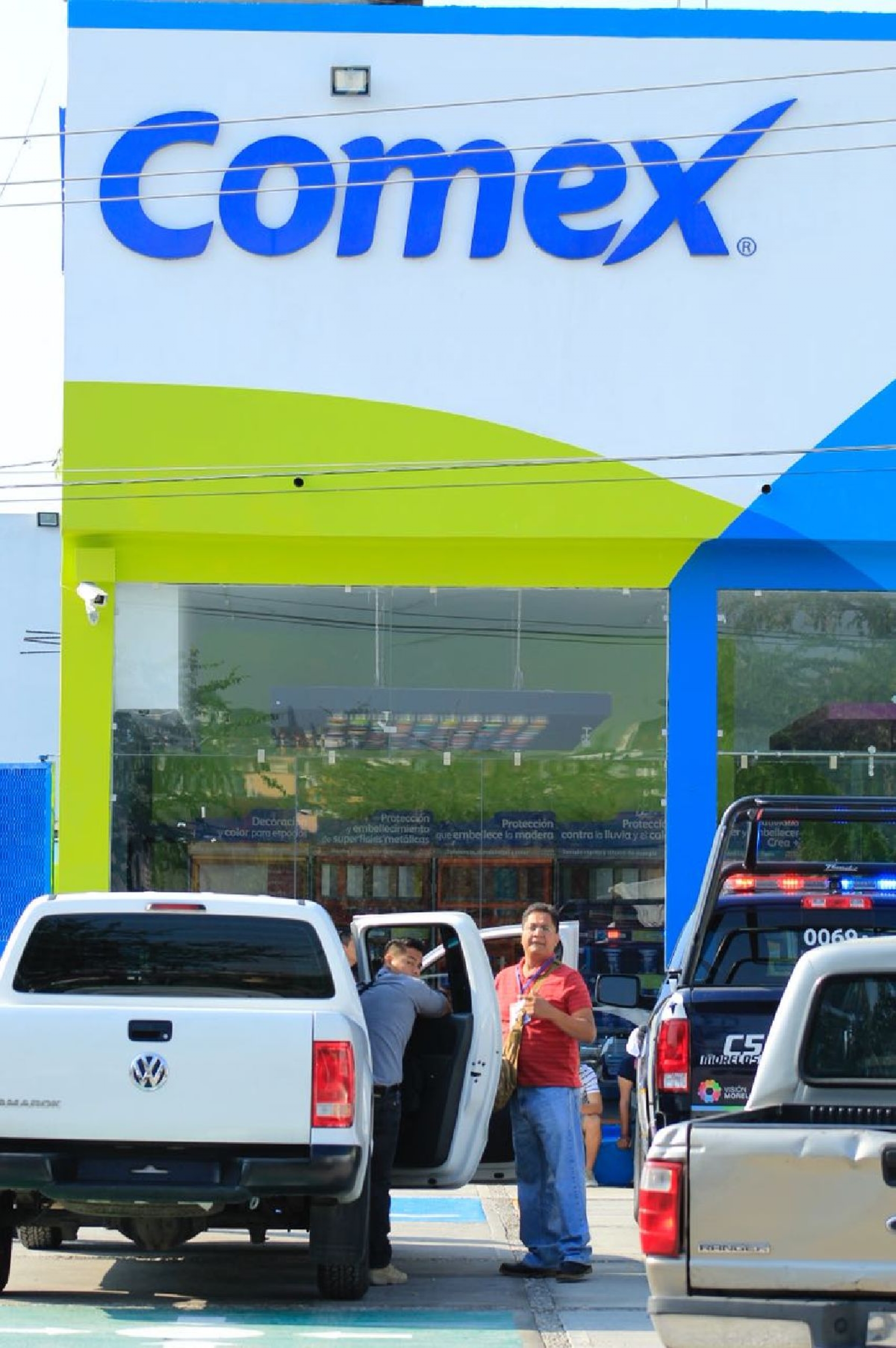 Hallan muerto al velador de una tienda de pinturas