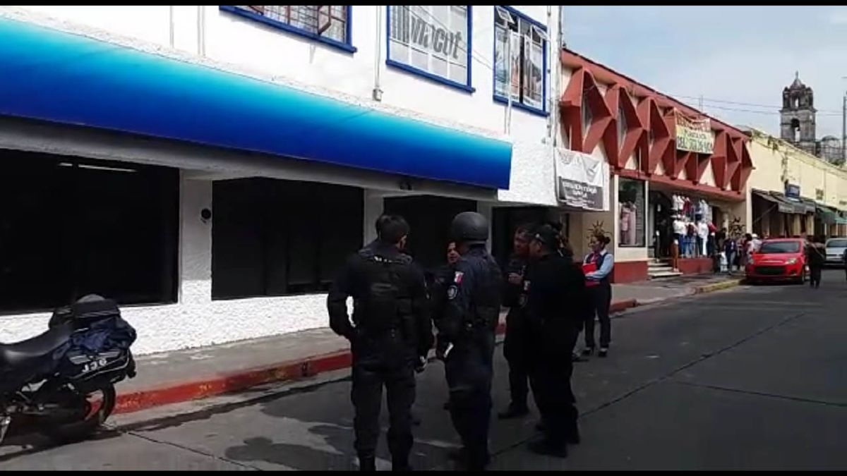 Cuatro individuos asaltaron un banco en Cuautla