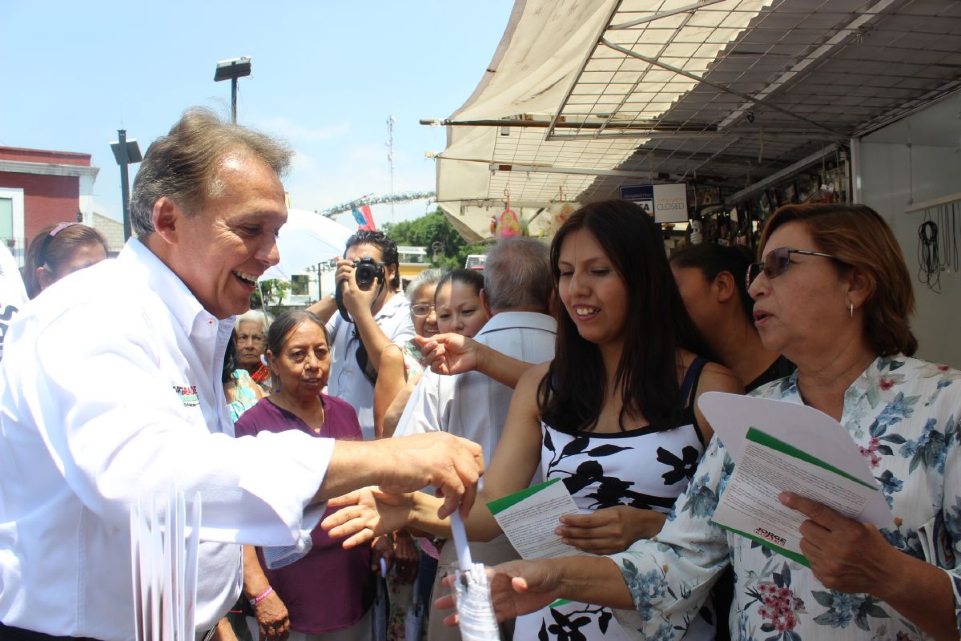 Promete Meade a plateros combatir inseguridad y promover empleo