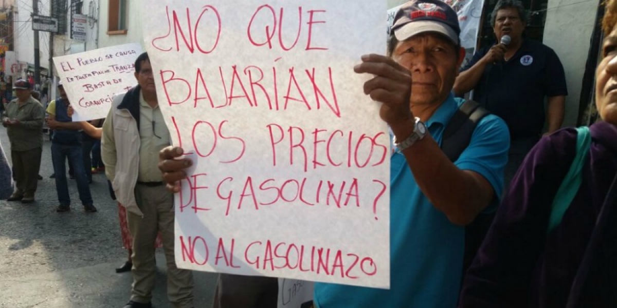 Se manifiesta la ANUEE en oficinas de la CFE