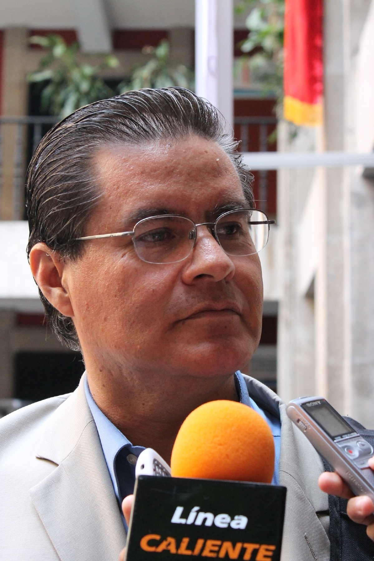 En riesgo, comerciantes que se “colgaron” de la luz