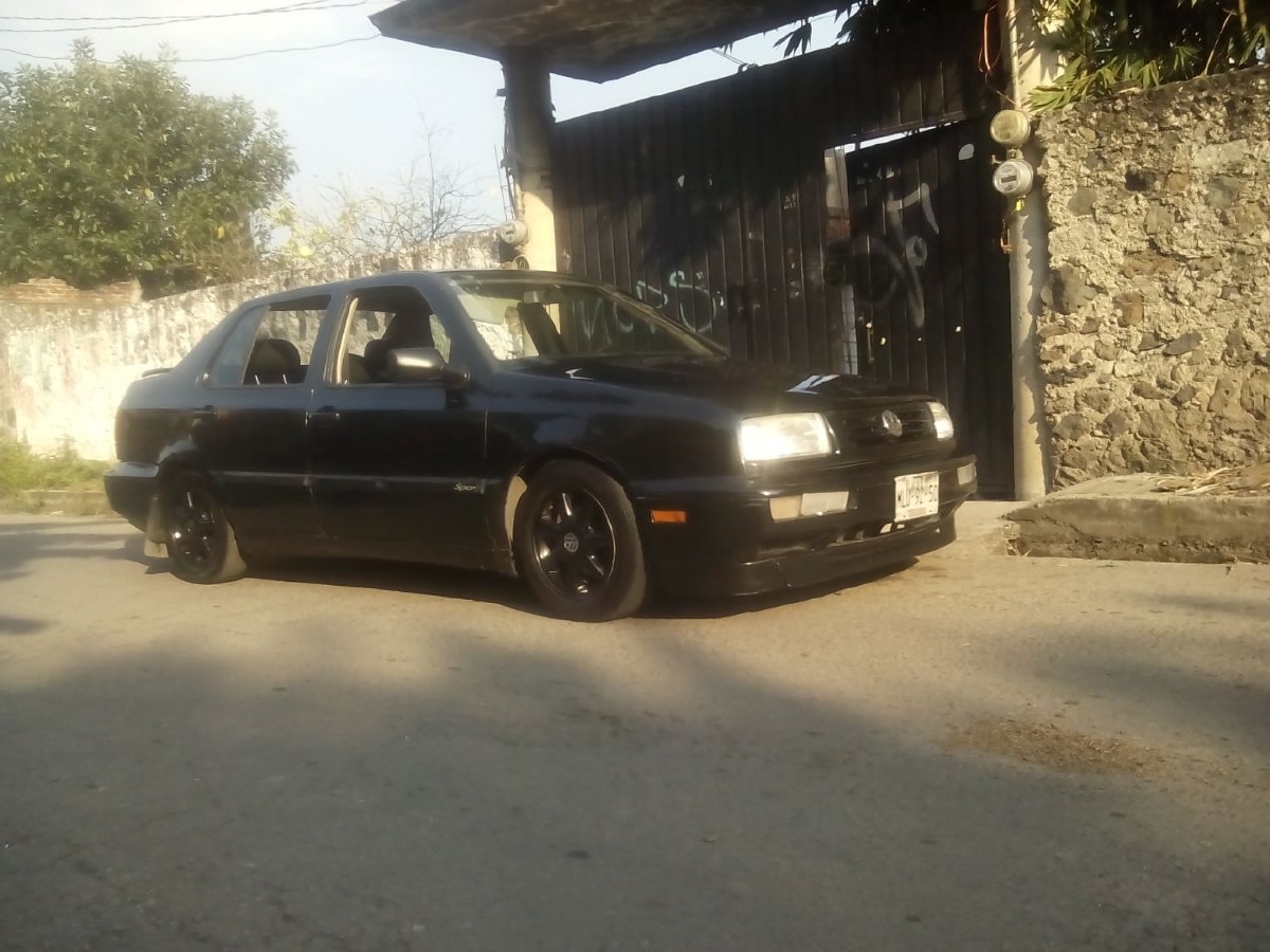 Roban auto en el estacionamiento de un supermercado